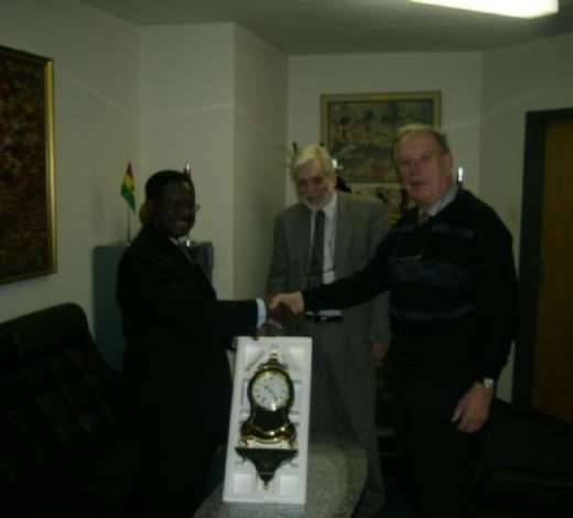 Ambassador Kwabena Baah-Duodu recieving a gift(clock)